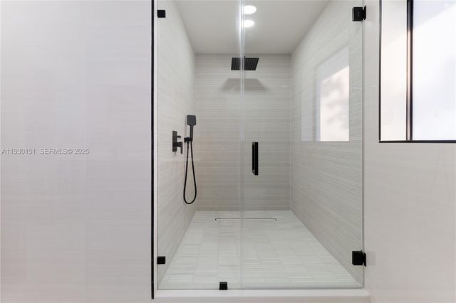 2415 NE 35th Dr, Fort Lauderdale, FL 33308