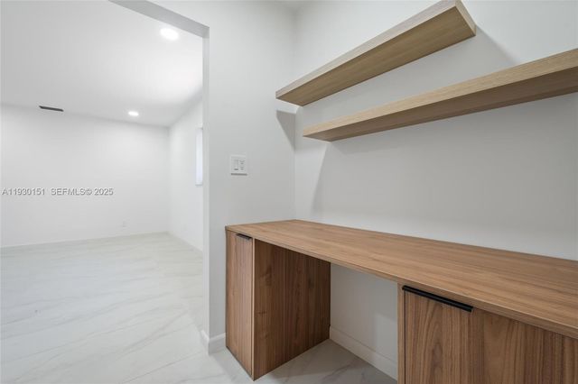 2415 NE 35th Dr, Fort Lauderdale, FL 33308