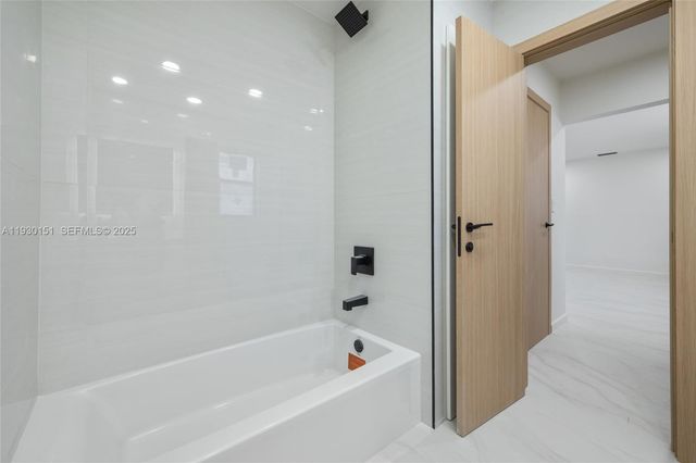 2415 NE 35th Dr, Fort Lauderdale, FL 33308