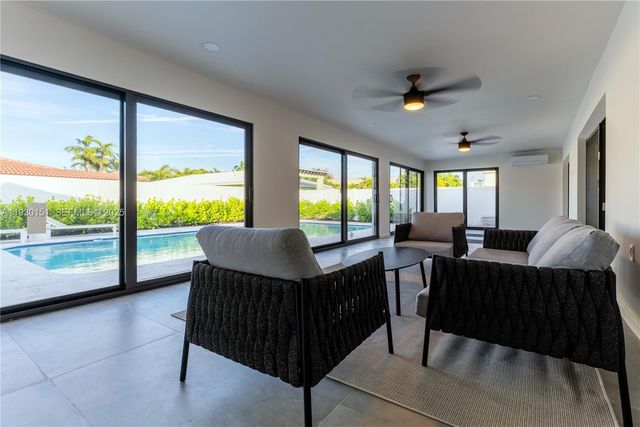 2415 NE 35th Dr, Fort Lauderdale, FL 33308