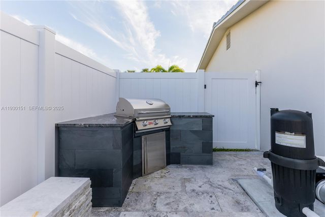 2415 NE 35th Dr, Fort Lauderdale, FL 33308