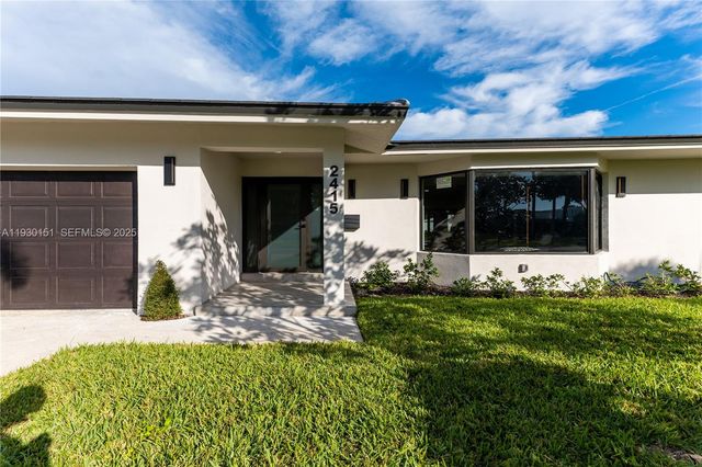 2415 NE 35th Dr, Fort Lauderdale, FL 33308