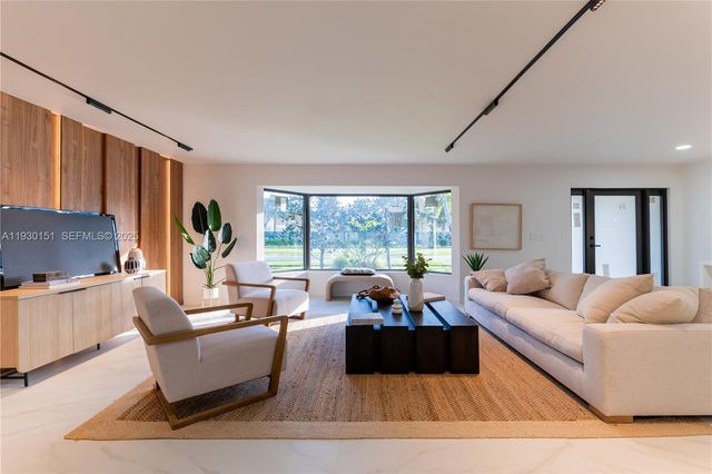 2415 NE 35th Dr, Fort Lauderdale, FL 33308