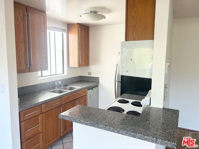 11743 DARLINGTON Avenue 9, Los Angeles, CA 90049