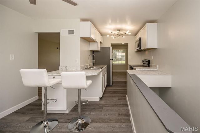2252 Luxmore Drive, St Louis, MO 63136