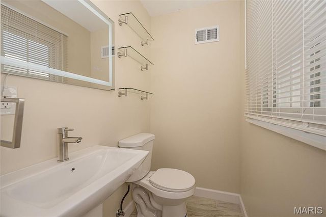 2252 Luxmore Drive, St Louis, MO 63136