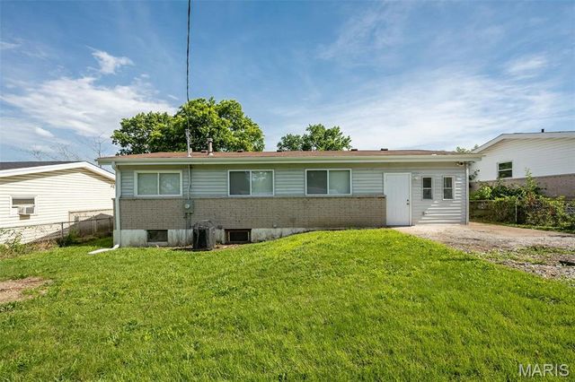2252 Luxmore Drive, St Louis, MO 63136