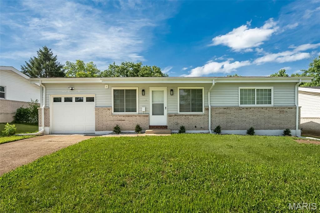 2252 Luxmore Drive, St Louis, MO 63136