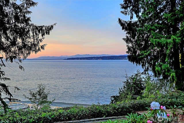 1357 Steffen Place, Camano Island, WA 98282