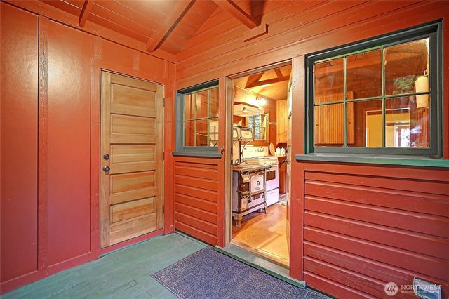 1357 Steffen Place, Camano Island, WA 98282