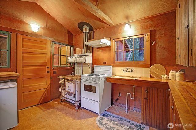 1357 Steffen Place, Camano Island, WA 98282