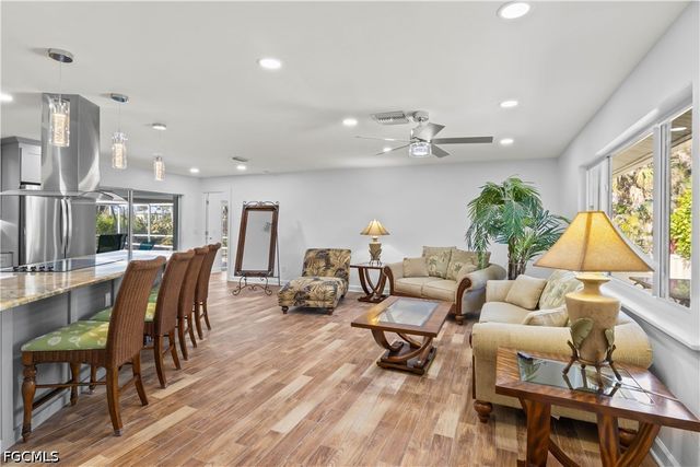 9421 Moonlight DR, Sanibel, FL 33957