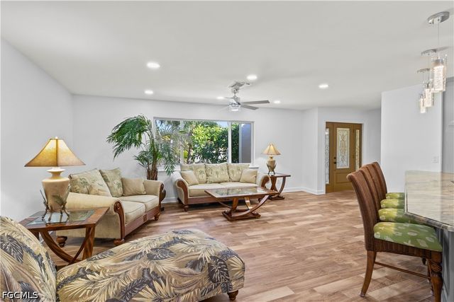 9421 Moonlight DR, Sanibel, FL 33957