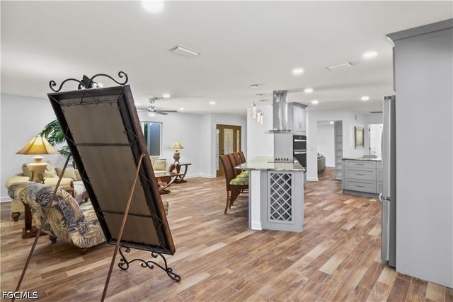 9421 Moonlight DR, Sanibel, FL 33957