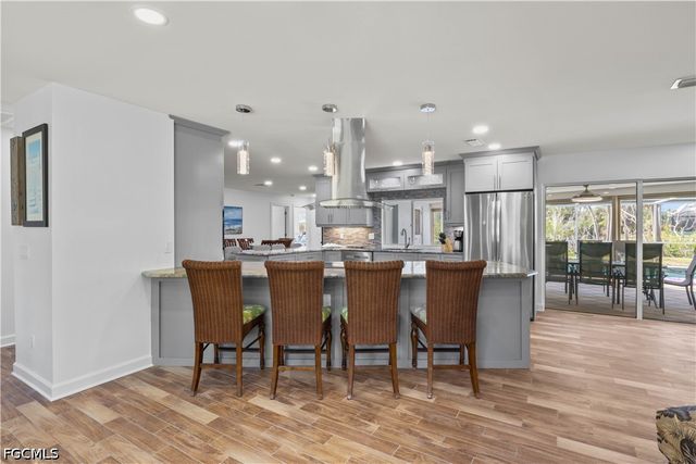 9421 Moonlight DR, Sanibel, FL 33957