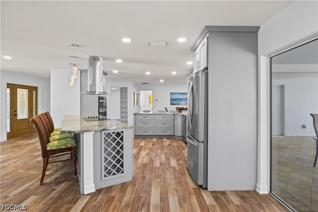 9421 Moonlight DR, Sanibel, FL 33957