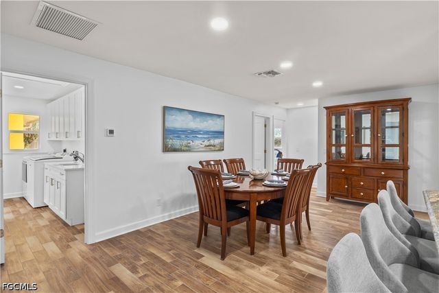 9421 Moonlight DR, Sanibel, FL 33957