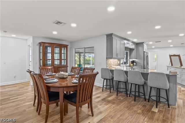 9421 Moonlight DR, Sanibel, FL 33957