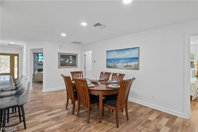 9421 Moonlight DR, Sanibel, FL 33957