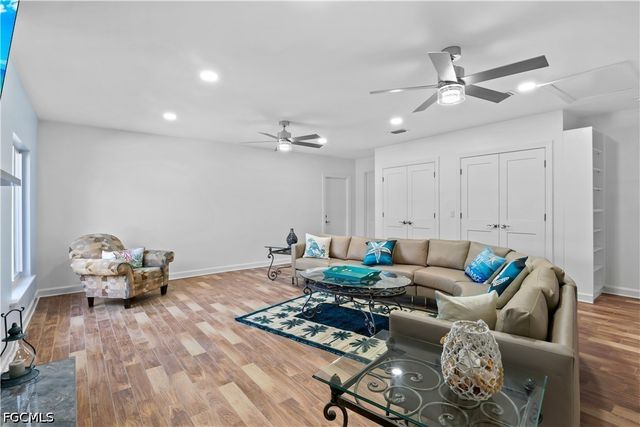 9421 Moonlight DR, Sanibel, FL 33957