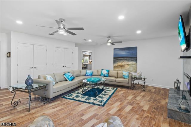 9421 Moonlight DR, Sanibel, FL 33957