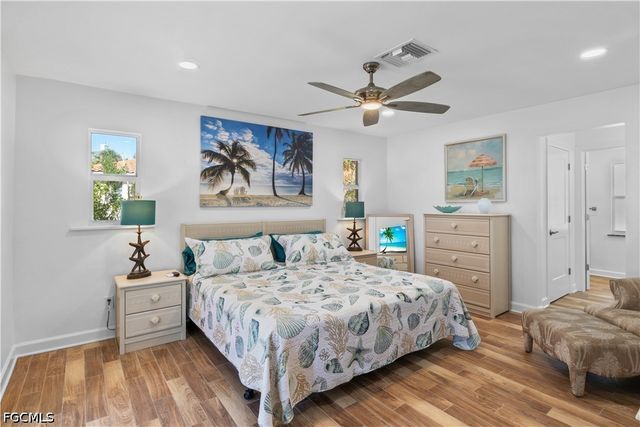 9421 Moonlight DR, Sanibel, FL 33957