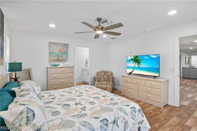 9421 Moonlight DR, Sanibel, FL 33957