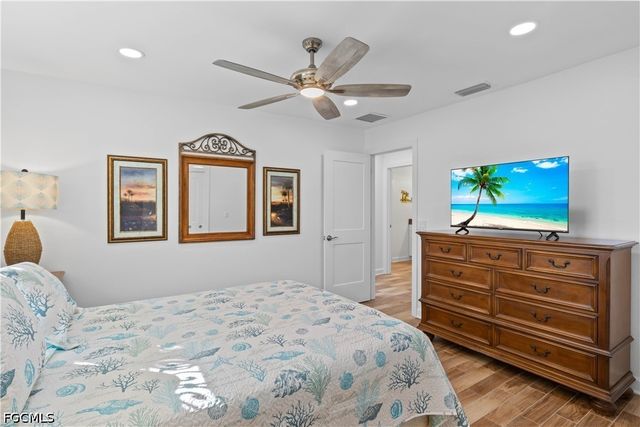 9421 Moonlight DR, Sanibel, FL 33957