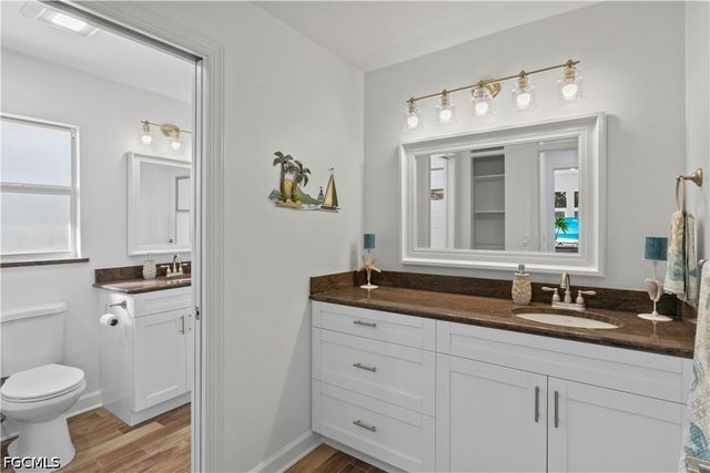 9421 Moonlight DR, Sanibel, FL 33957