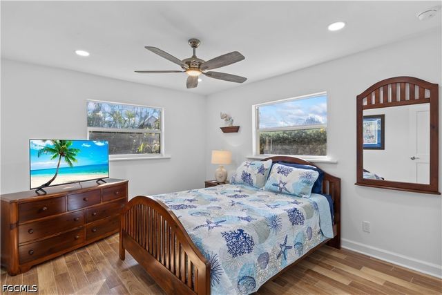 9421 Moonlight DR, Sanibel, FL 33957