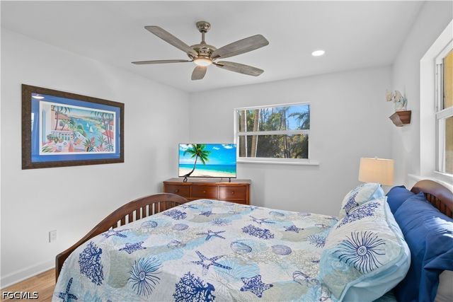 9421 Moonlight DR, Sanibel, FL 33957