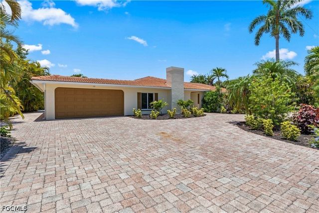 9421 Moonlight DR, Sanibel, FL 33957