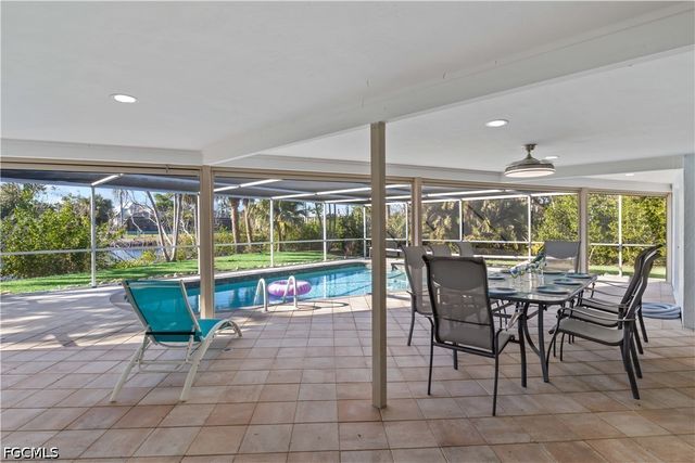 9421 Moonlight DR, Sanibel, FL 33957