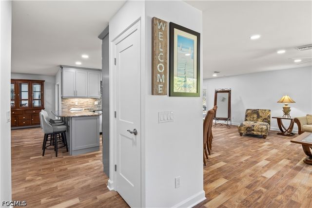 9421 Moonlight DR, Sanibel, FL 33957