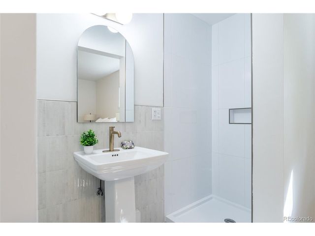 1532 S Grape St, Denver, CO 80222