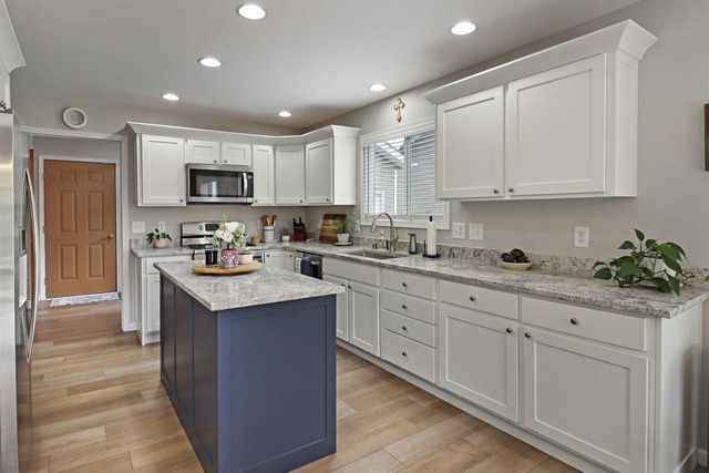 8560 37th AVENUE, Kenosha, WI 53142