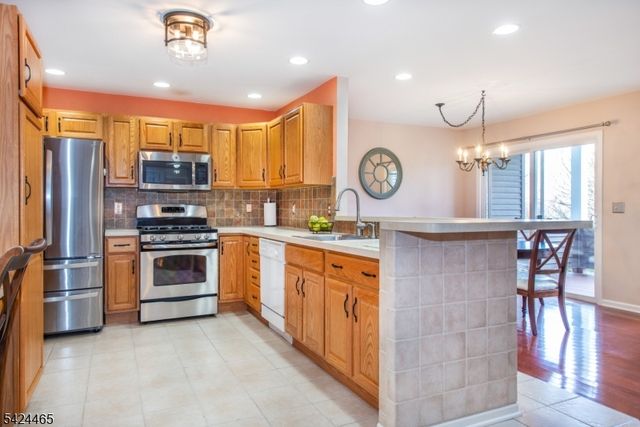 24 Clubhouse Rd, Hardyston Twp., NJ 07419