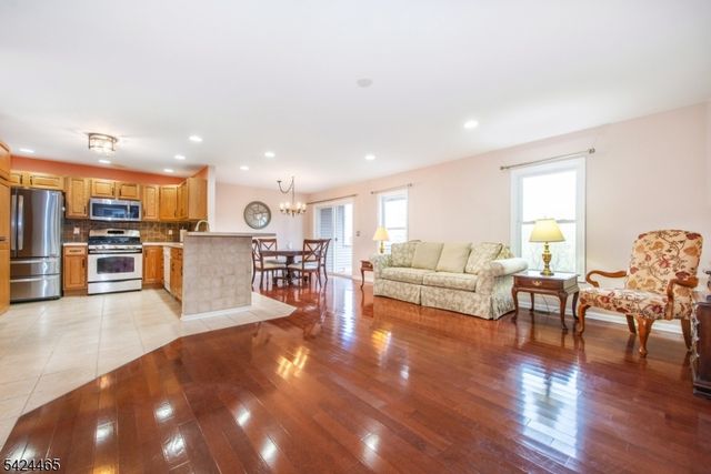 24 Clubhouse Rd, Hardyston Twp., NJ 07419