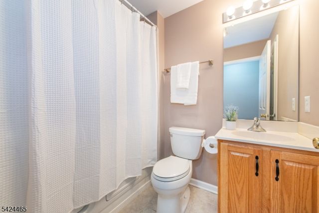 24 Clubhouse Rd, Hardyston Twp., NJ 07419