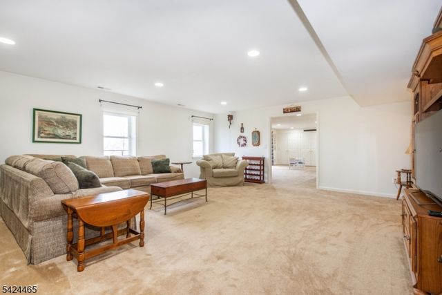 24 Clubhouse Rd, Hardyston Twp., NJ 07419