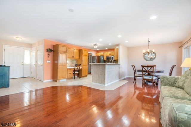 24 Clubhouse Rd, Hardyston Twp., NJ 07419