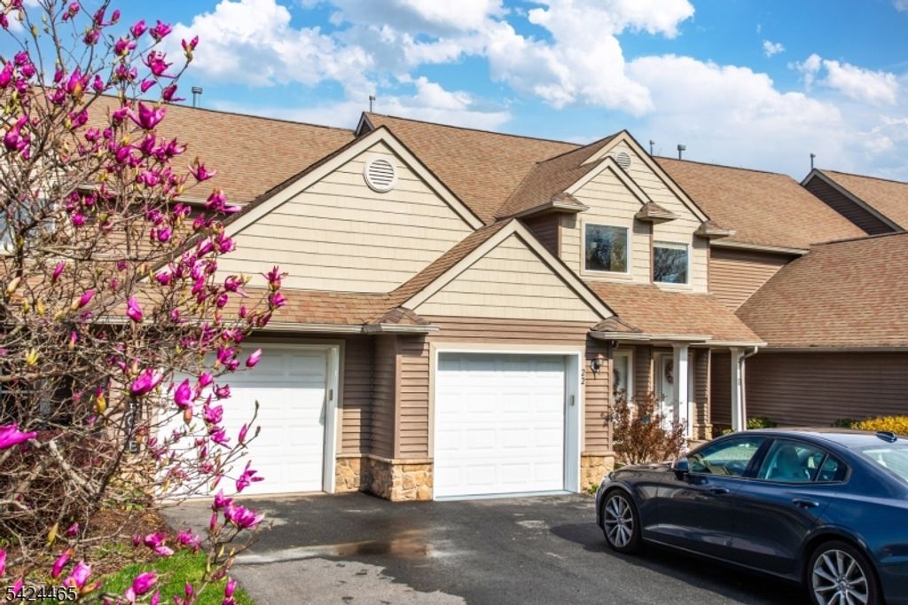 24 Clubhouse Rd, Hardyston Twp., NJ 07419