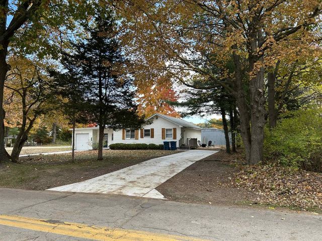 707 N Maple Street, Saugatuck, MI 49453