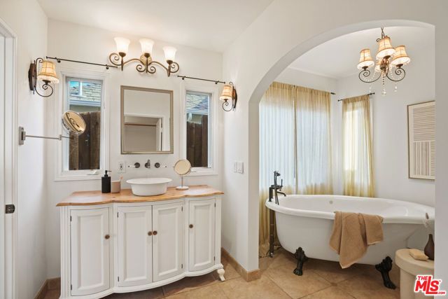 6506 Colbath Avenue, Los Angeles, CA 91401