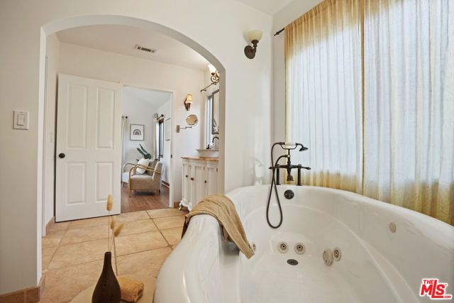 6506 Colbath Avenue, Los Angeles, CA 91401