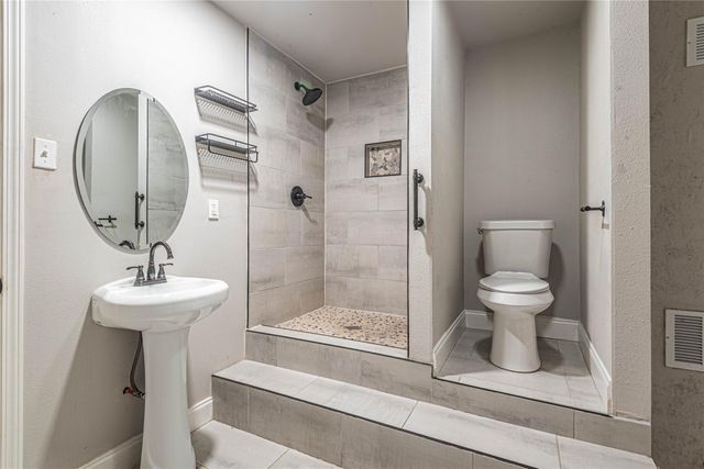 5818 Glenhurst Drive, Houston, TX 77033