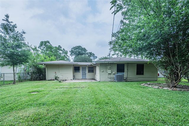 5818 Glenhurst Drive, Houston, TX 77033