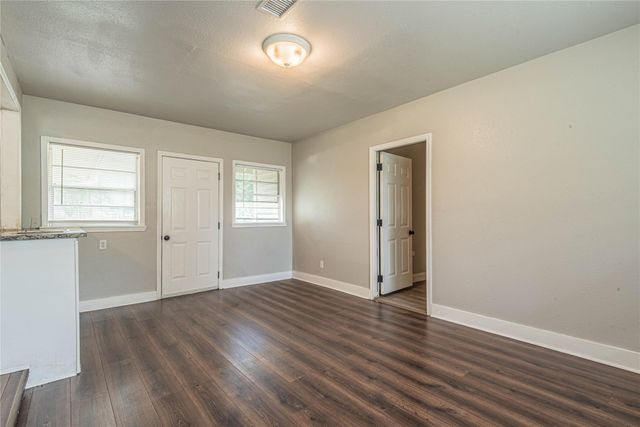 5818 Glenhurst Drive, Houston, TX 77033