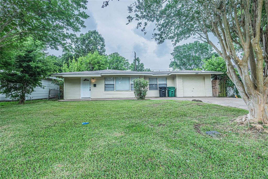 5818 Glenhurst Drive, Houston, TX 77033