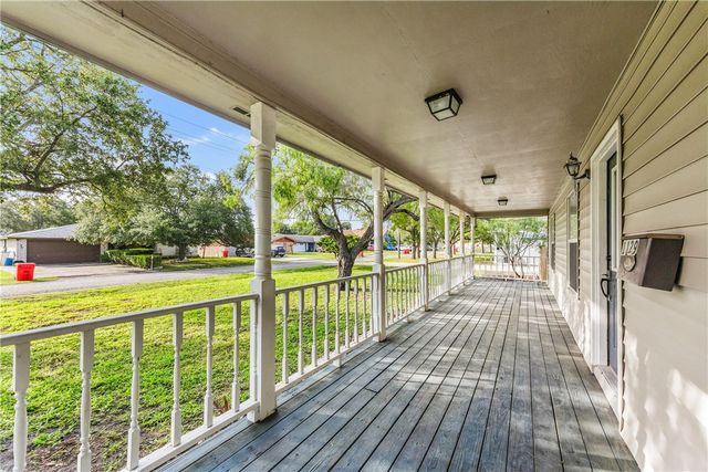 1129 Cicero Wood, Robstown, TX 78380